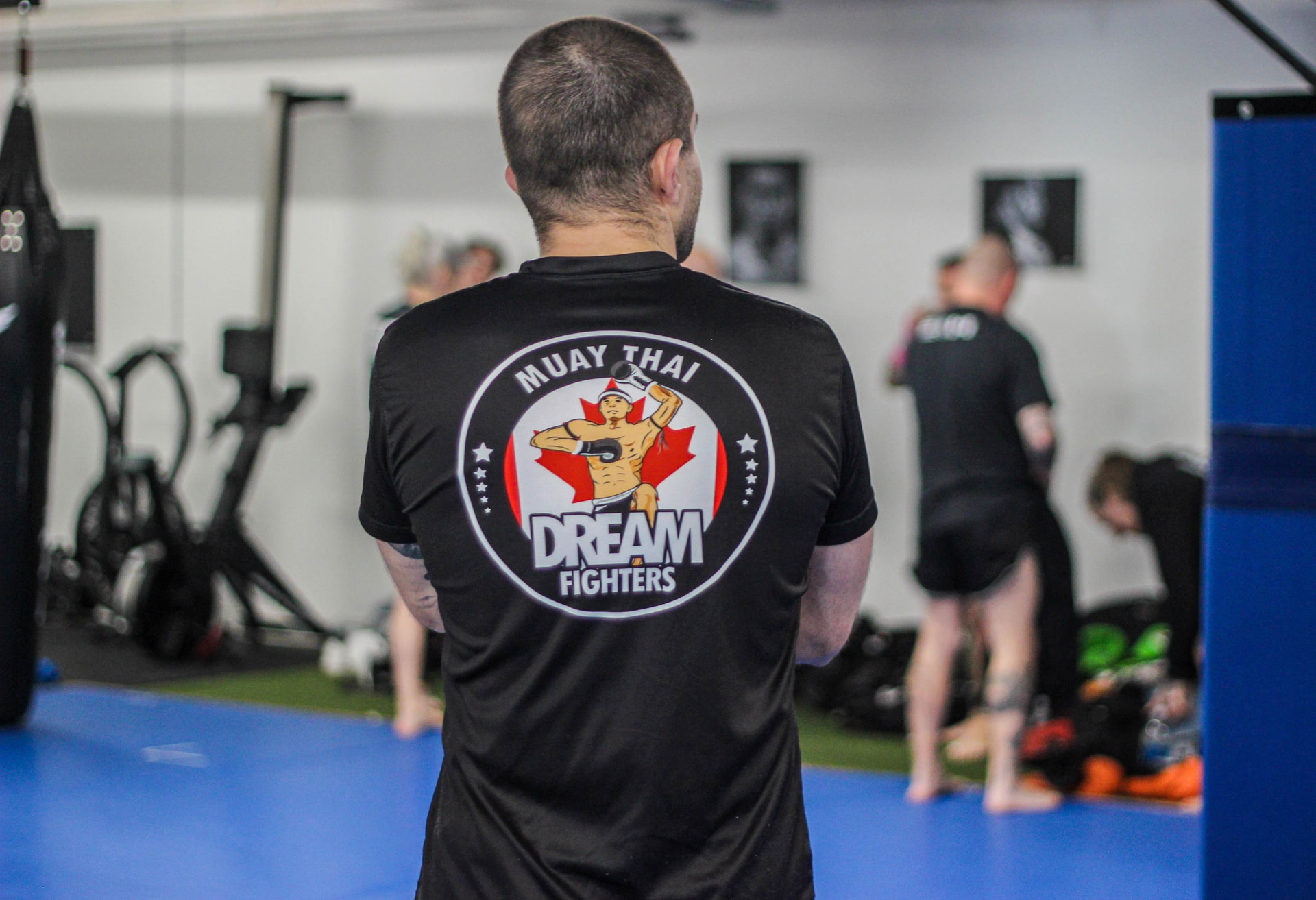 Kru Pedro wearing the Dream Fighters shirt during training at PTT Vancity
